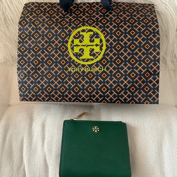 Tory Burch Wallet. - Picture 2 of 4